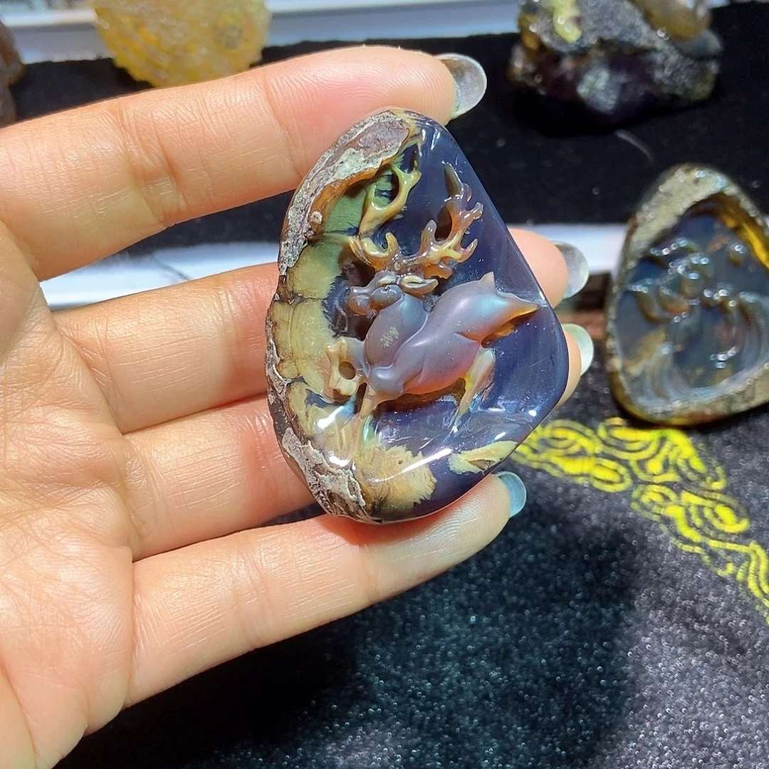 未镶嵌颈饰琥珀梅花鹿