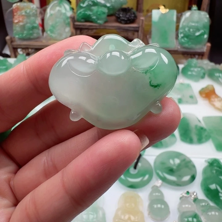 颈饰未镶嵌石英质玉