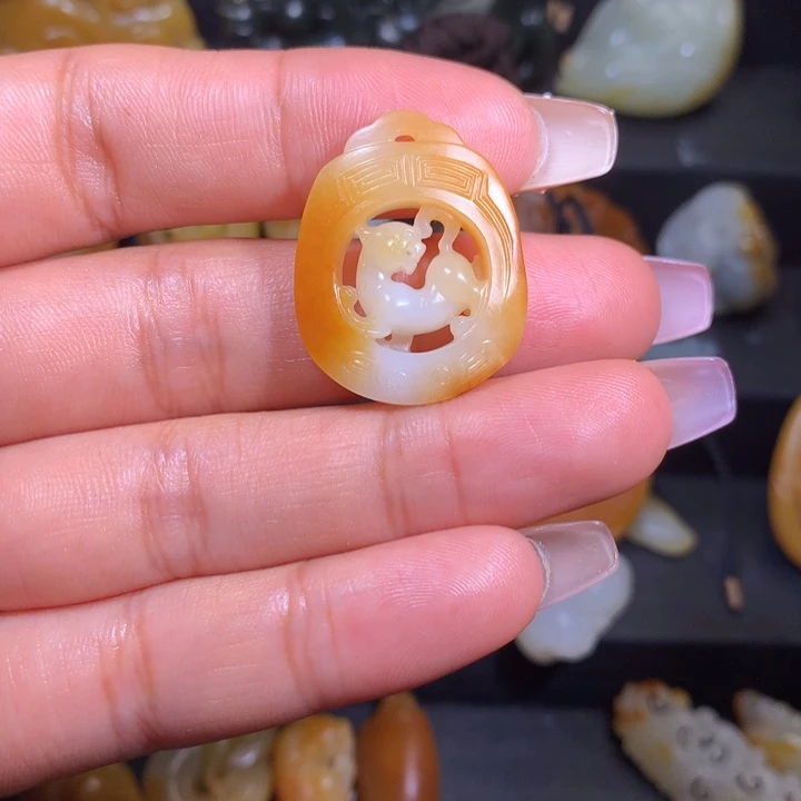 和田玉未镶嵌颈饰