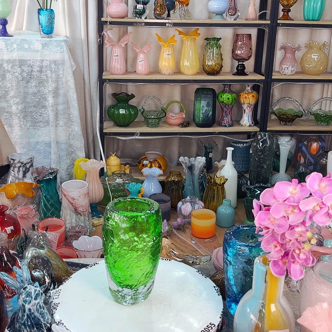 绿熔岩瓶家悦琉璃工艺品黑点不完美