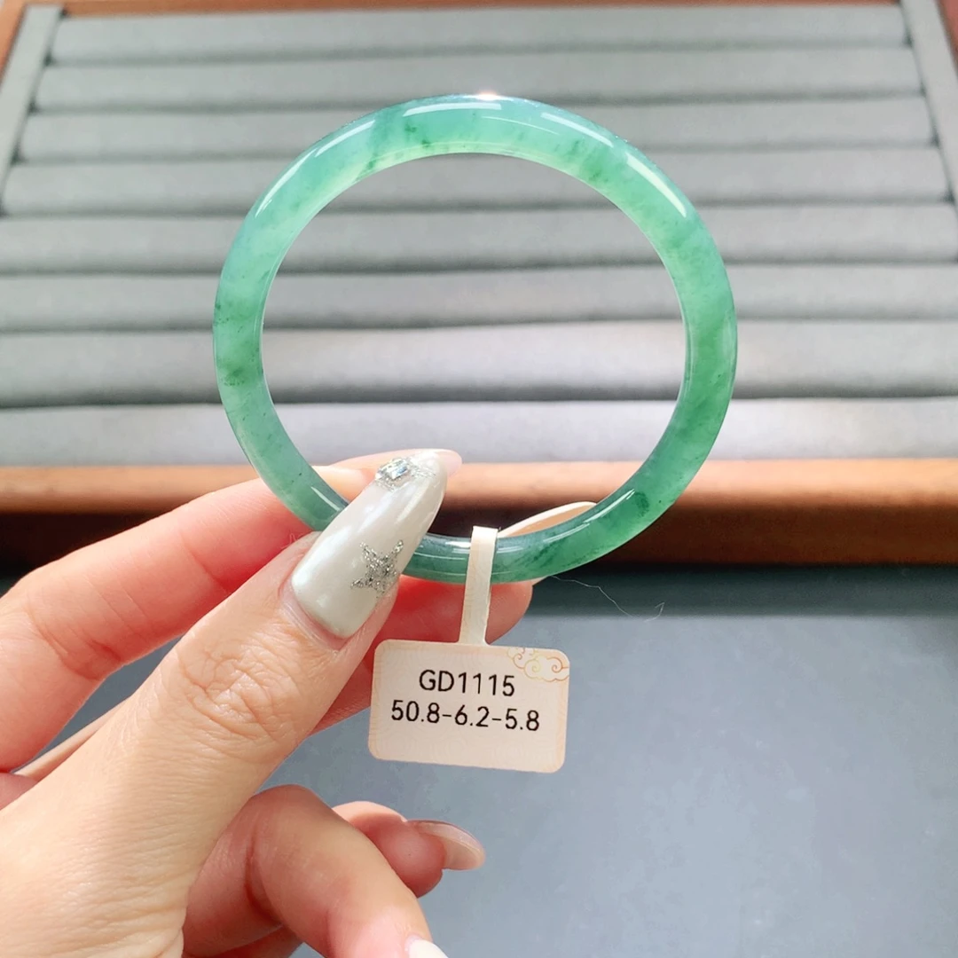翡翠未镶嵌手镯天然
