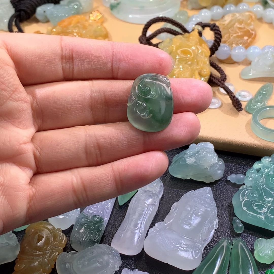 颈饰未镶嵌翡翠挂件