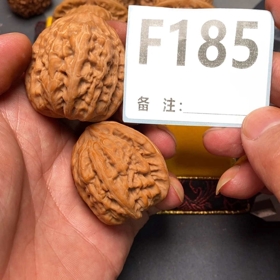 眯***儿吊坠文玩核桃红金陵