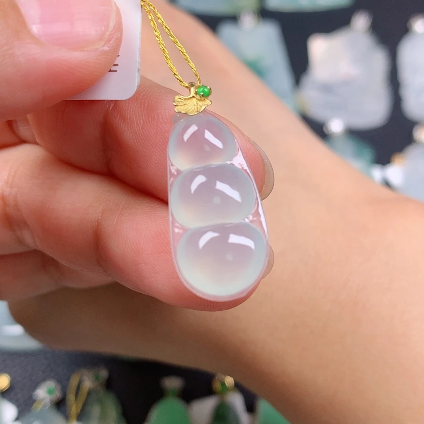 【闪购商品】翡翠18K金镶嵌颈饰豆子
