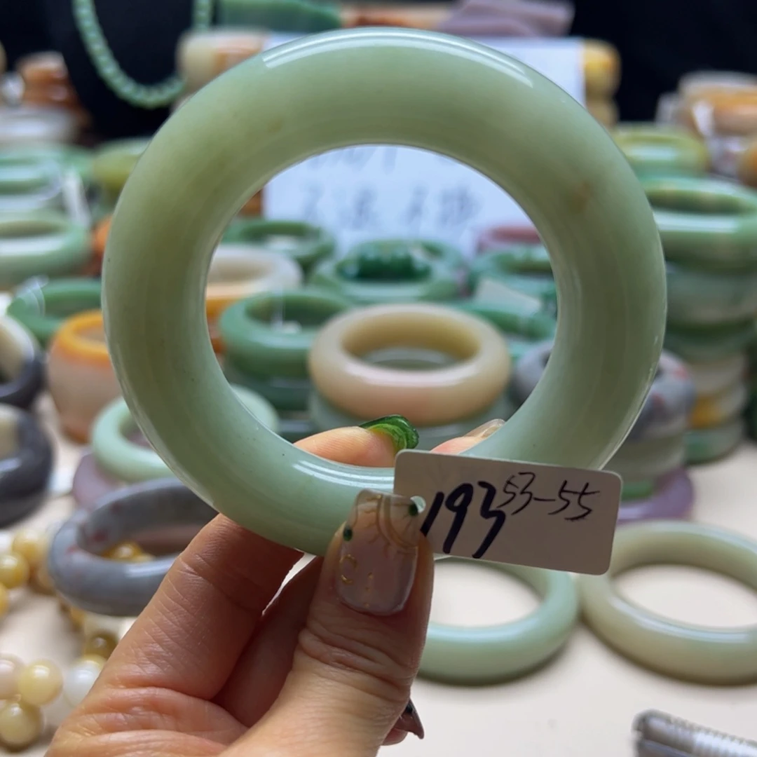 石英岩玉手镯未镶嵌