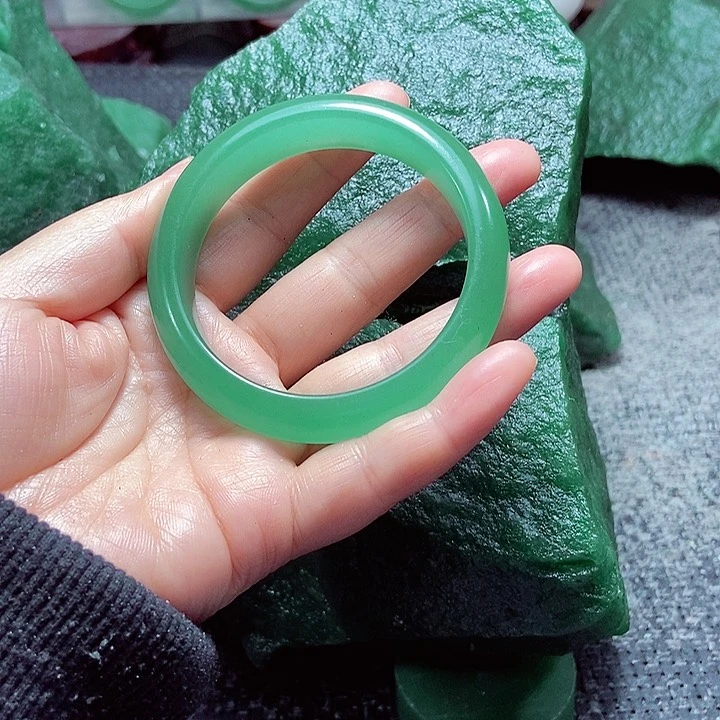 新疆东陵玉手镯56圈口