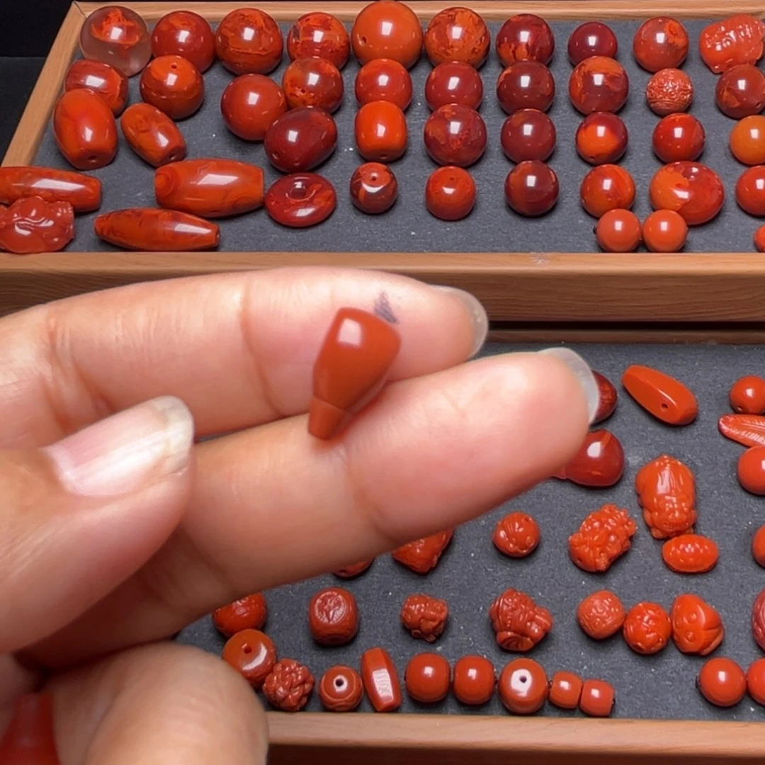 南红玛瑙配饰未镶嵌这****。三通