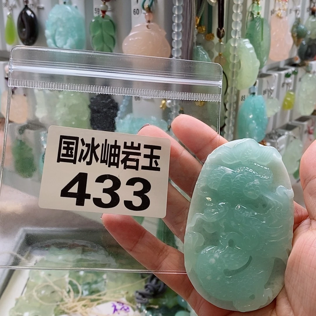 9***k蛇纹石玉未镶嵌颈饰