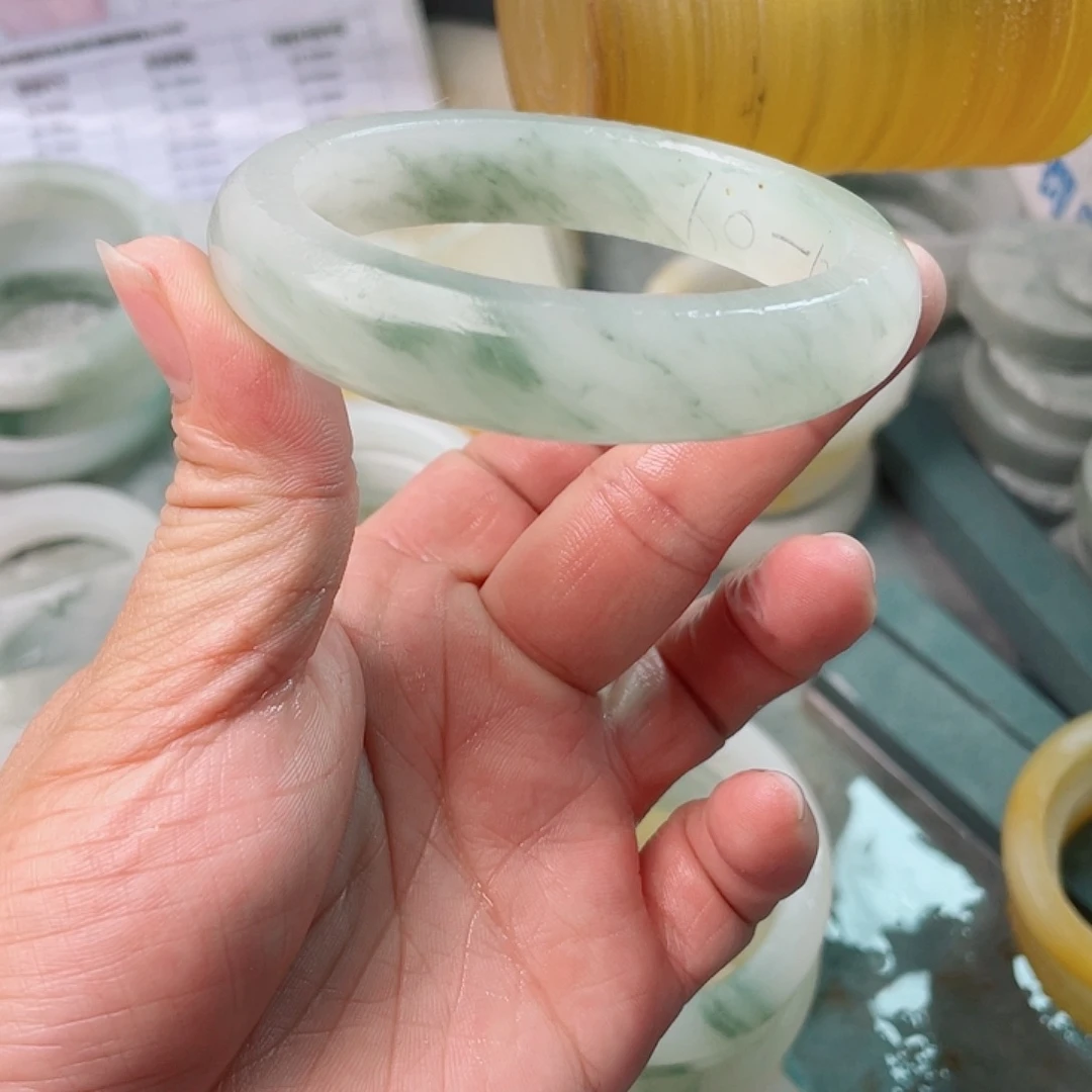 梅***子定制石英质玉（天山翠）