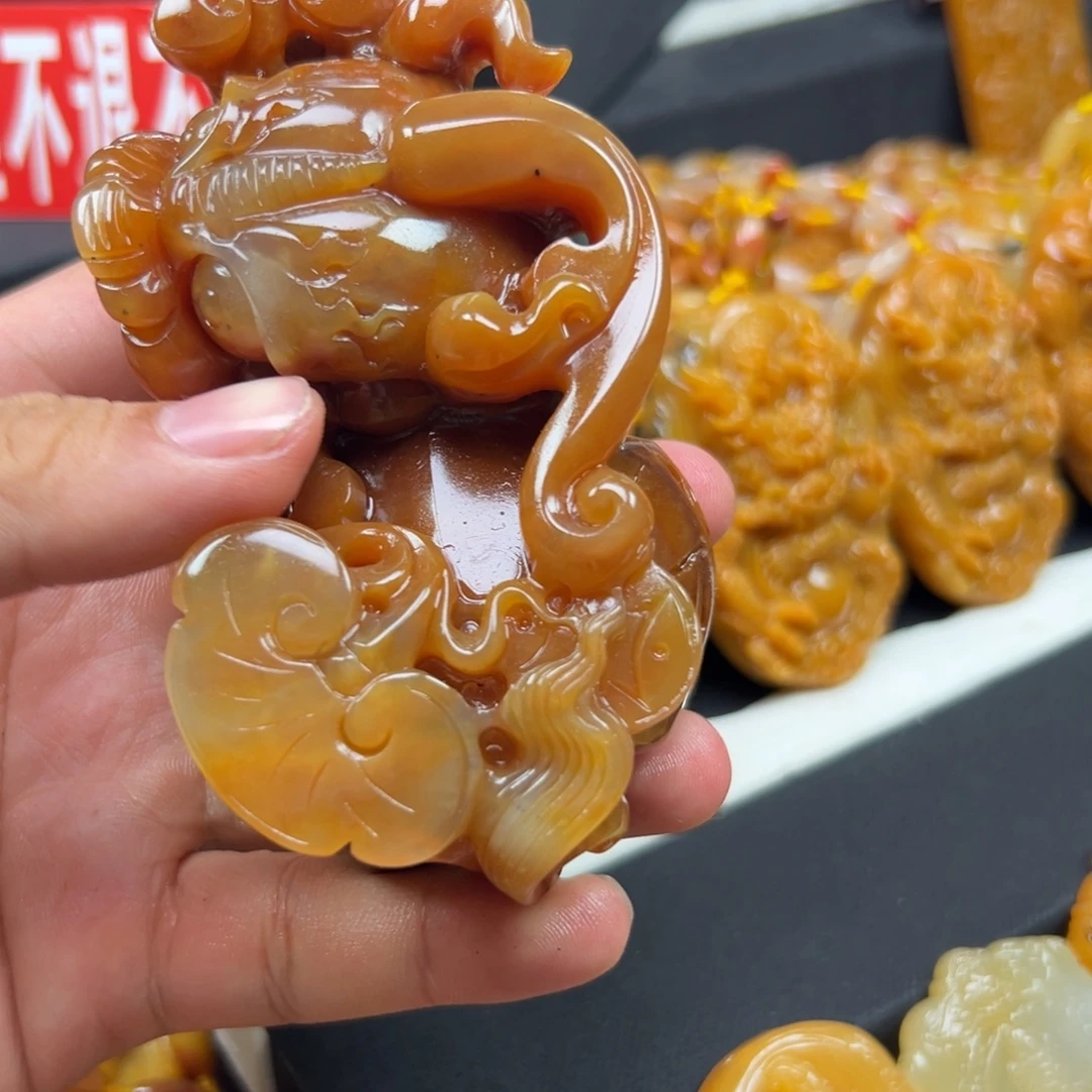 晴****石英质玉（黄龙玉）未镶嵌多样性发货，发其一
