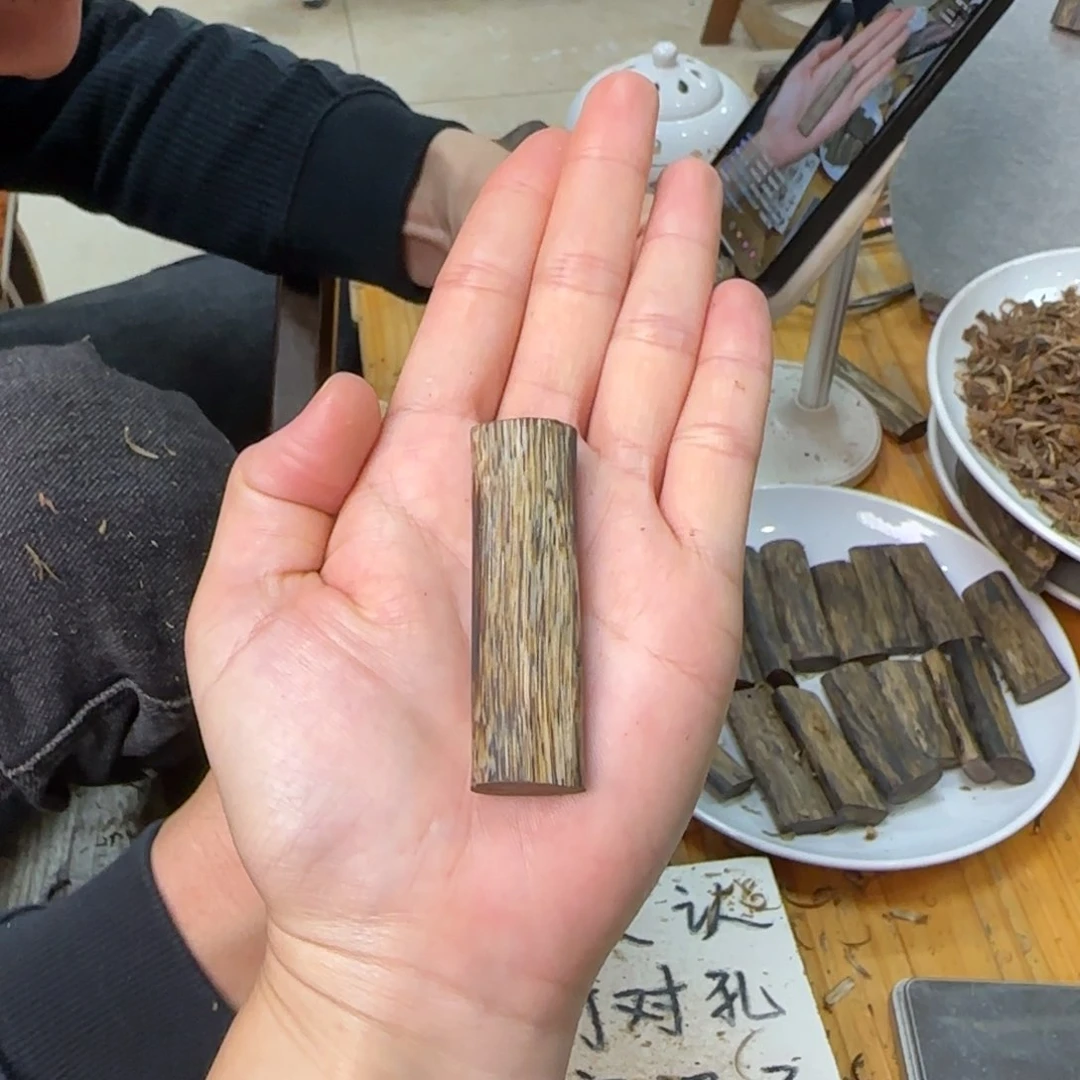 沉香吊坠素牌白奇7.3克