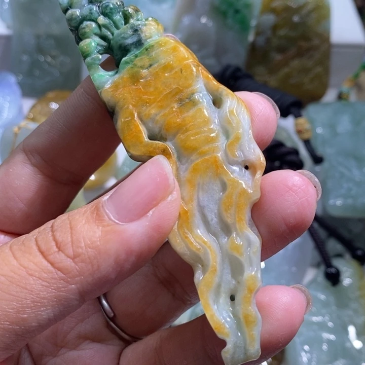 【闪购商品】颈饰未镶嵌翡翠人参