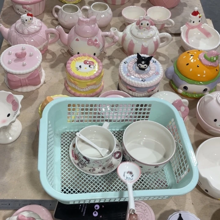 紫砂在外面吃了饭在回你电话