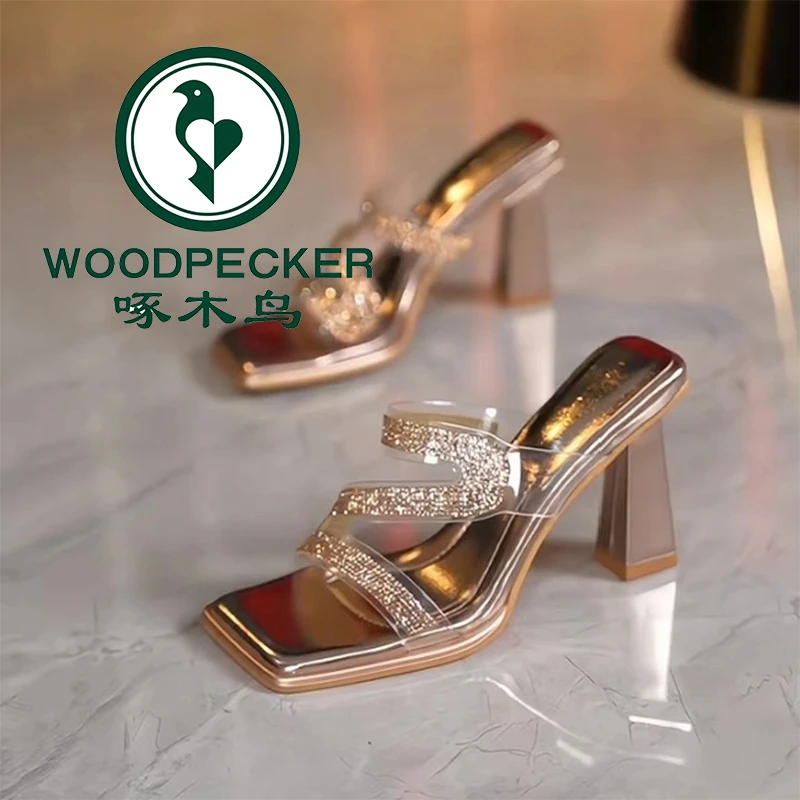 啄木鸟时尚粗跟拖鞋女2025夏新款露趾高跟凉拖外穿水钻透明一字拖
