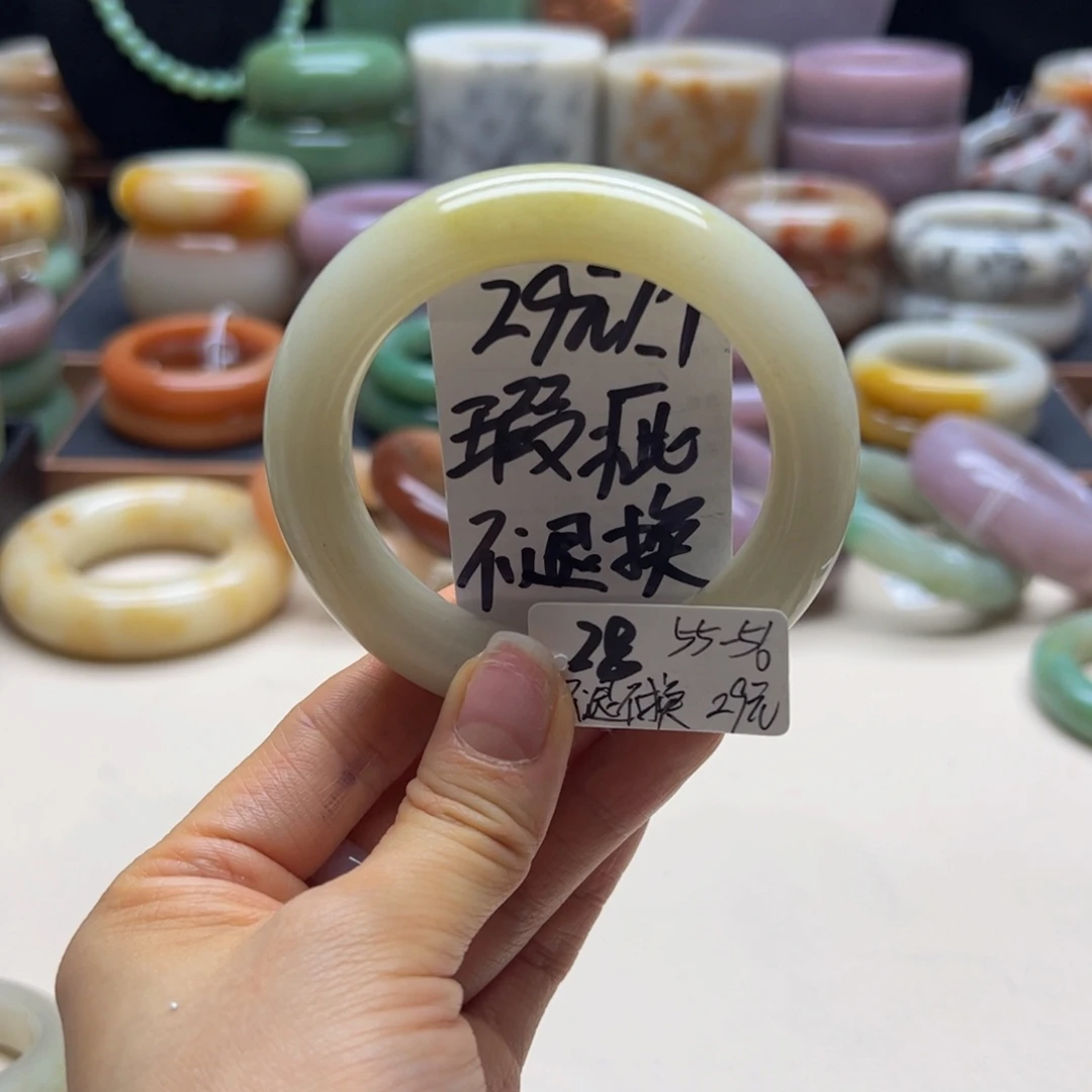 未镶嵌手镯石英岩玉
