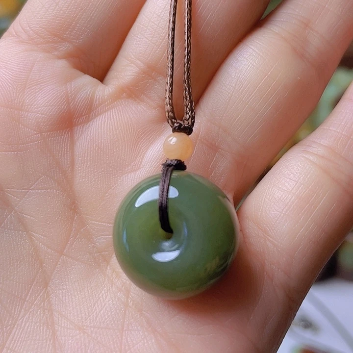 未镶嵌岫岩河磨玉（透闪石质玉）把件