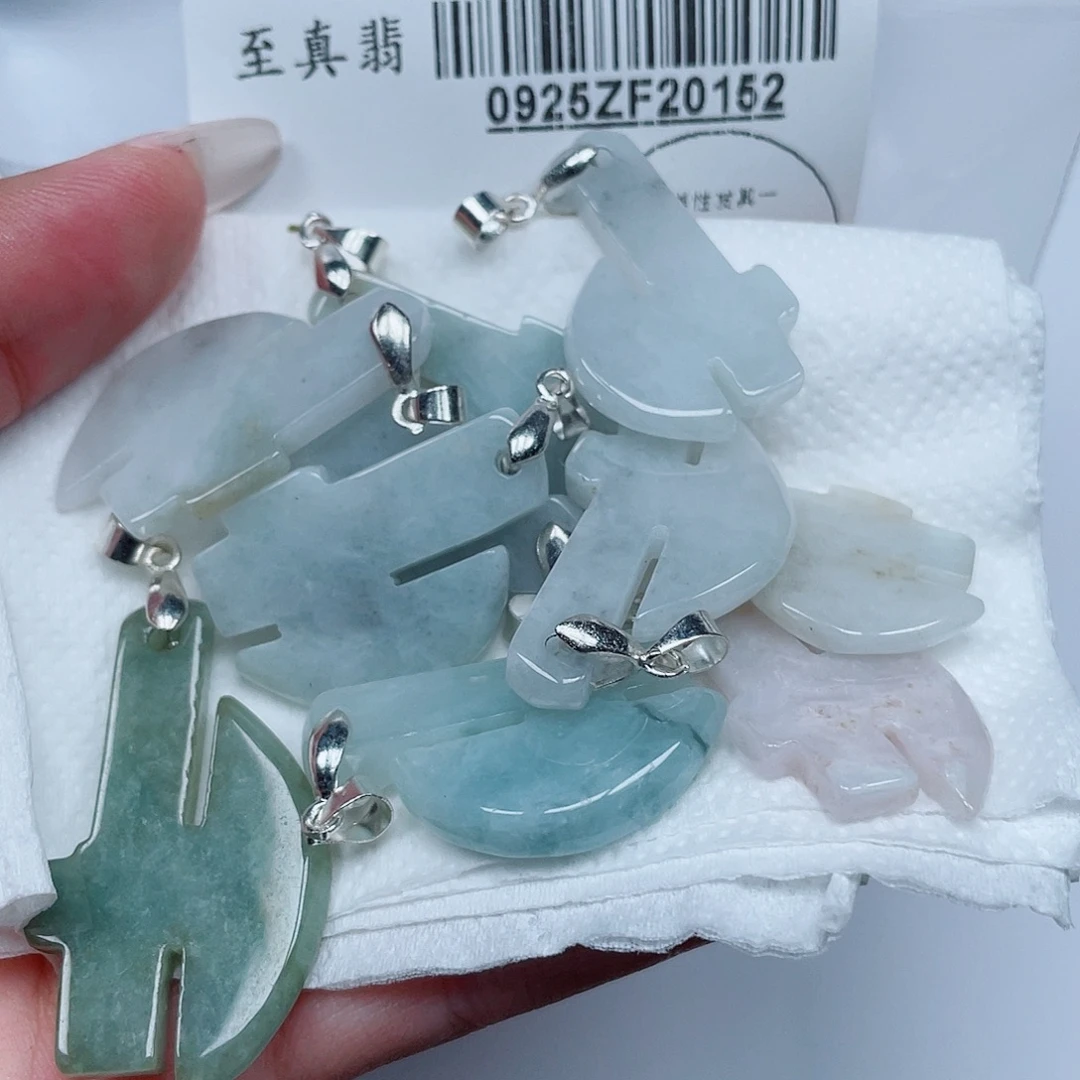 吊坠(不含链)未镶嵌翡翠