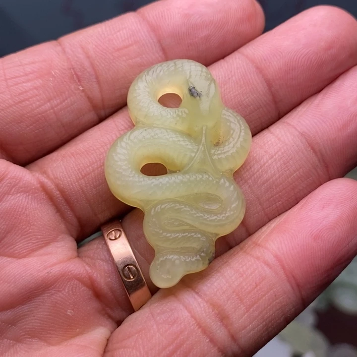 蛇纹石玉颈饰合金172