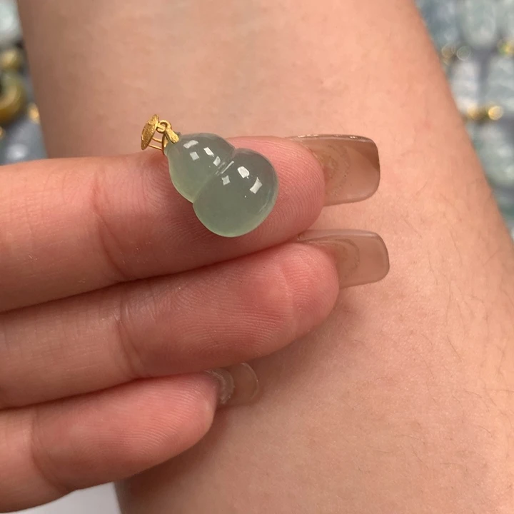 翡翠颈饰18K金镶嵌晴绿满色