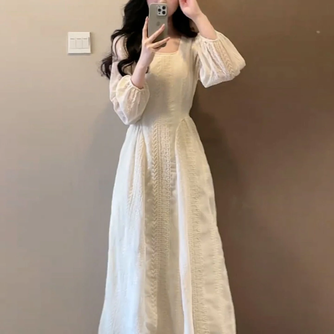 2025新款温柔风重工蕾丝连衣裙女早秋季发生初恋系白色收腰长裙