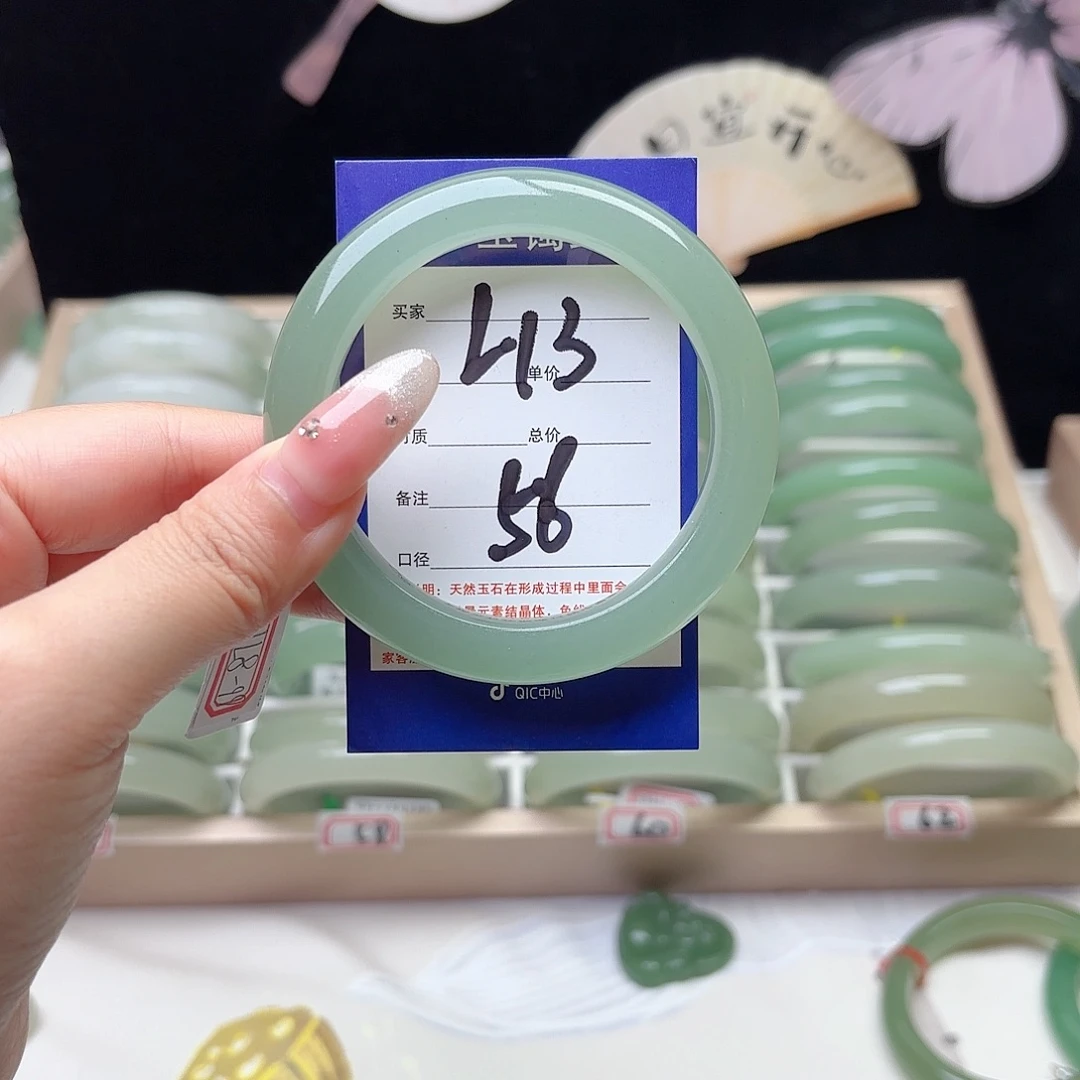 未镶嵌手镯石英质玉