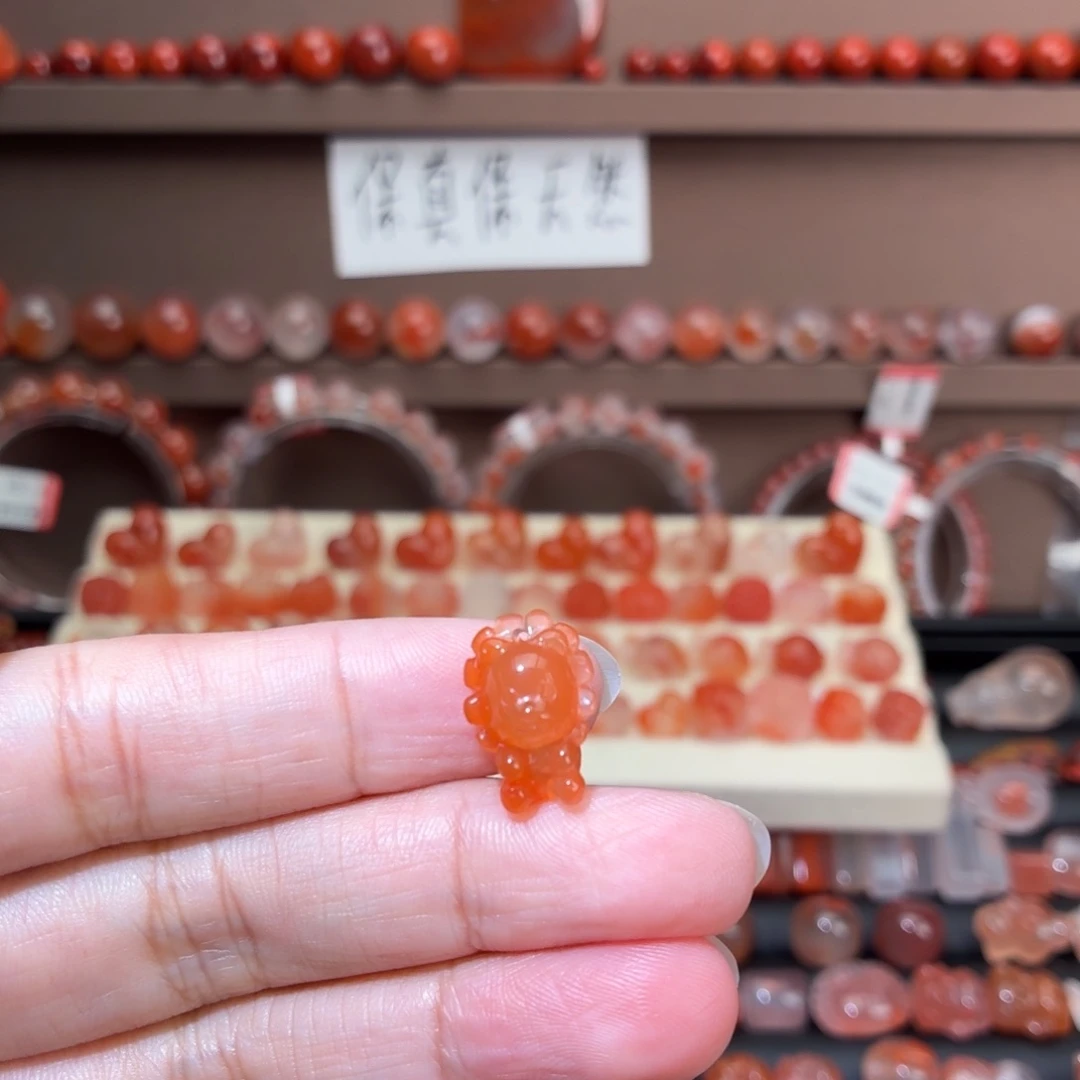 南红玛瑙未镶嵌川料小狮子