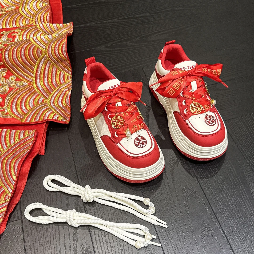 厚底休闲板鞋女2025新款真皮百搭增高小白红色秀禾婚纱新娘结婚鞋