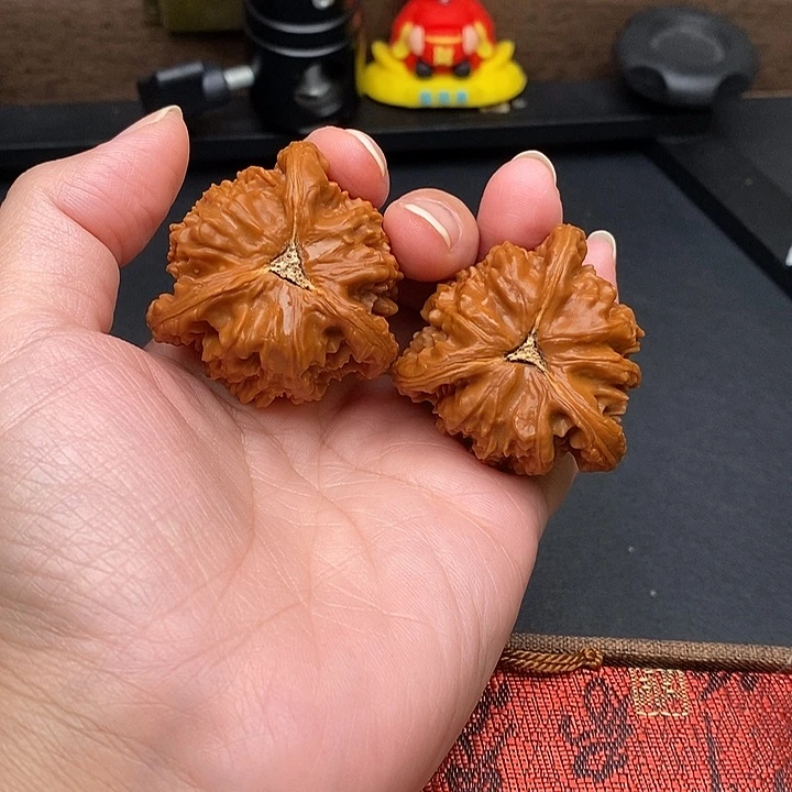 廾***伱把件文玩核桃白奔