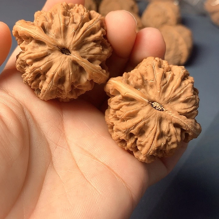 （***>文玩核桃吊坠粗筋