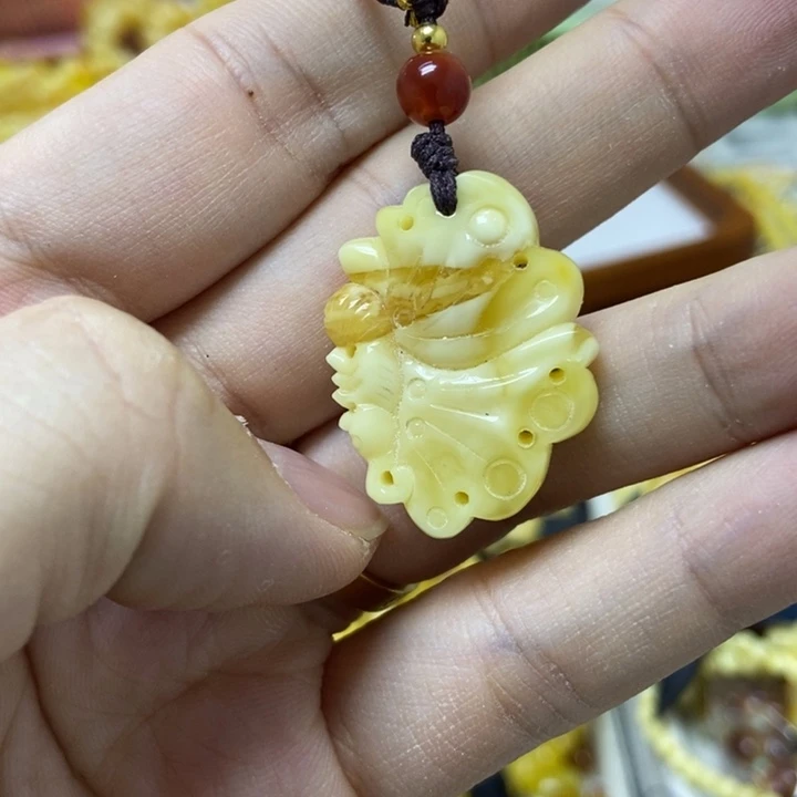 蜜蜡未镶嵌裸石吊坠