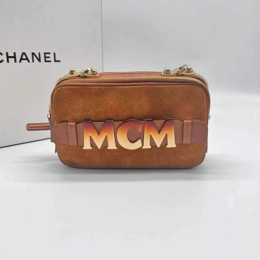 95新 MCM 经典标语麂皮斜挎包