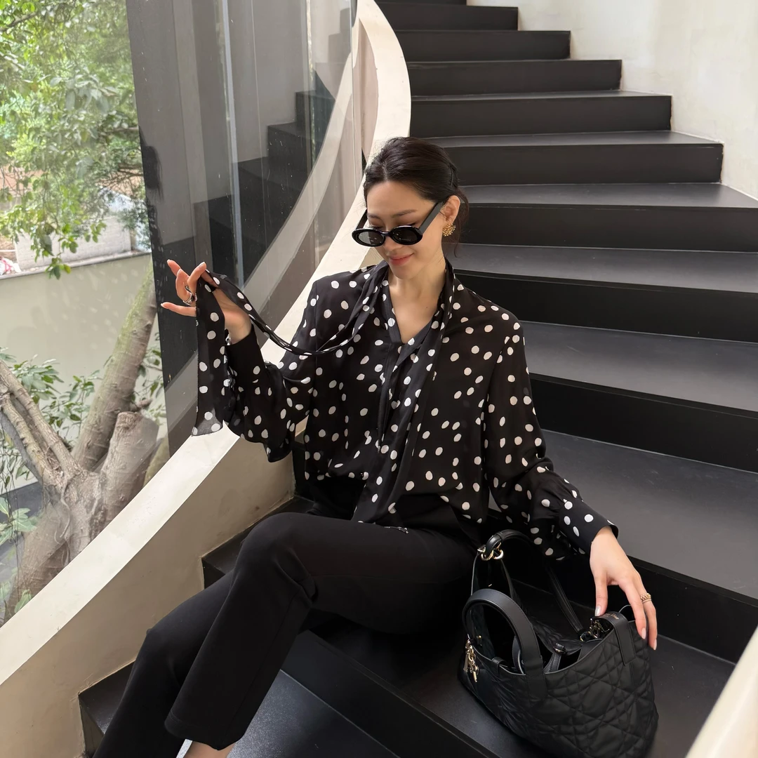 王嬛嬛MsLime25年春款【赫本假日】100%桑蚕丝波点衬衫 HD2A0642