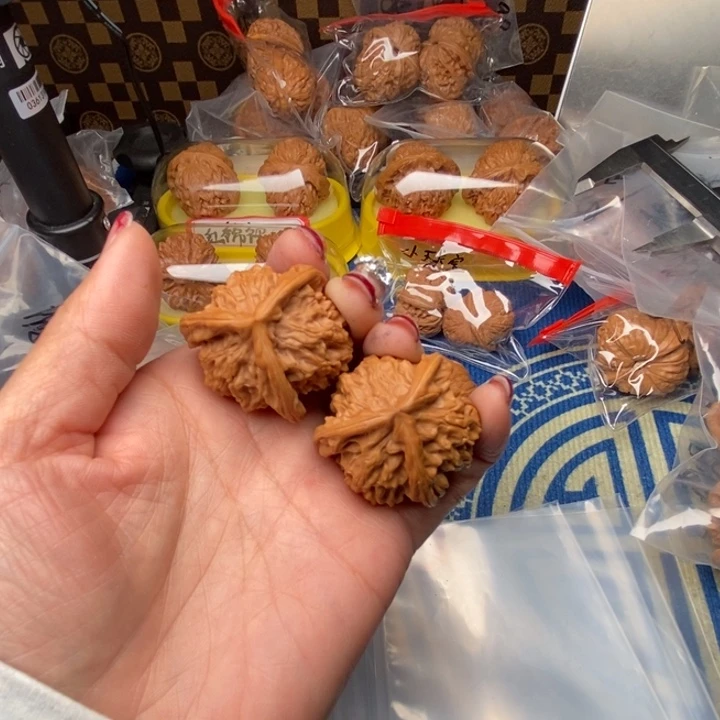 我***锹桃核吊坠三棱核桃