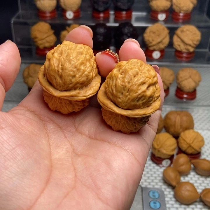 文玩核桃把件祥龙嘎达包36