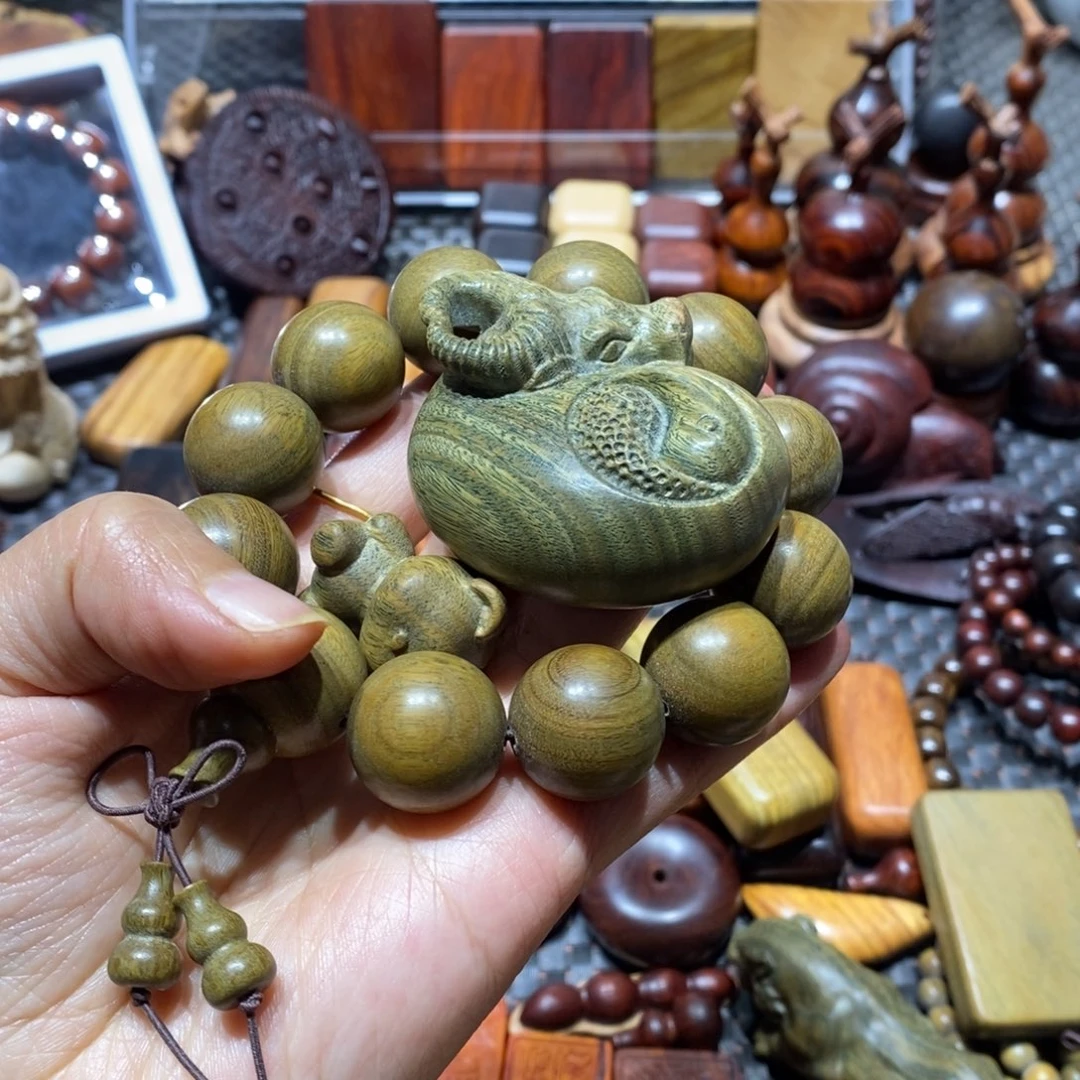 木鹏****练绿檀木三件东西