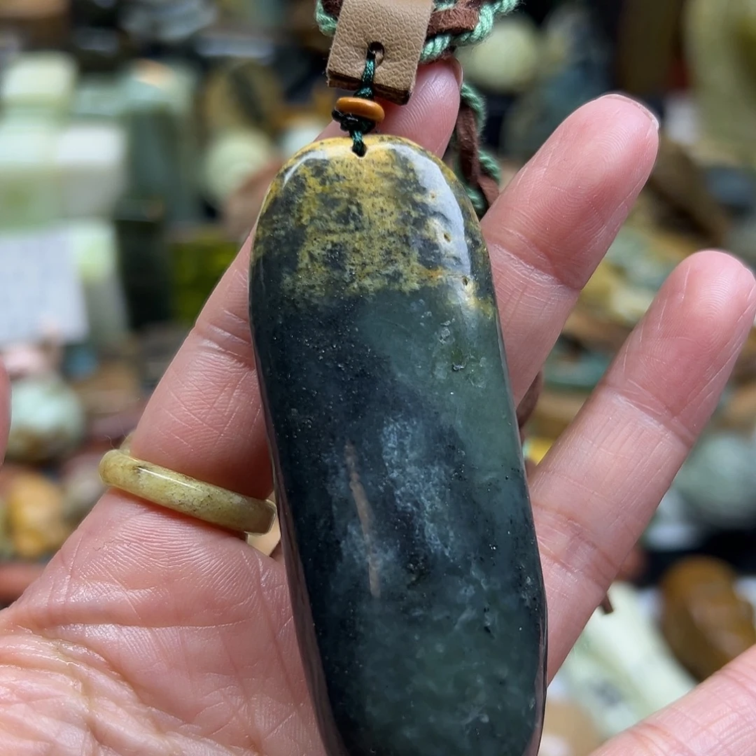 岫岩河磨玉（透闪石质玉）未镶嵌颈饰河磨玉手玩