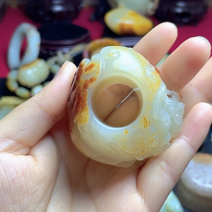 明***确和田玉未镶嵌颈饰