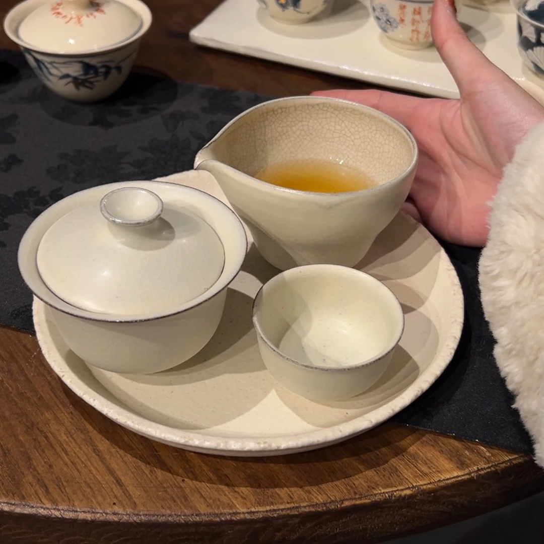 摆件陶瓷。    陶瓷。