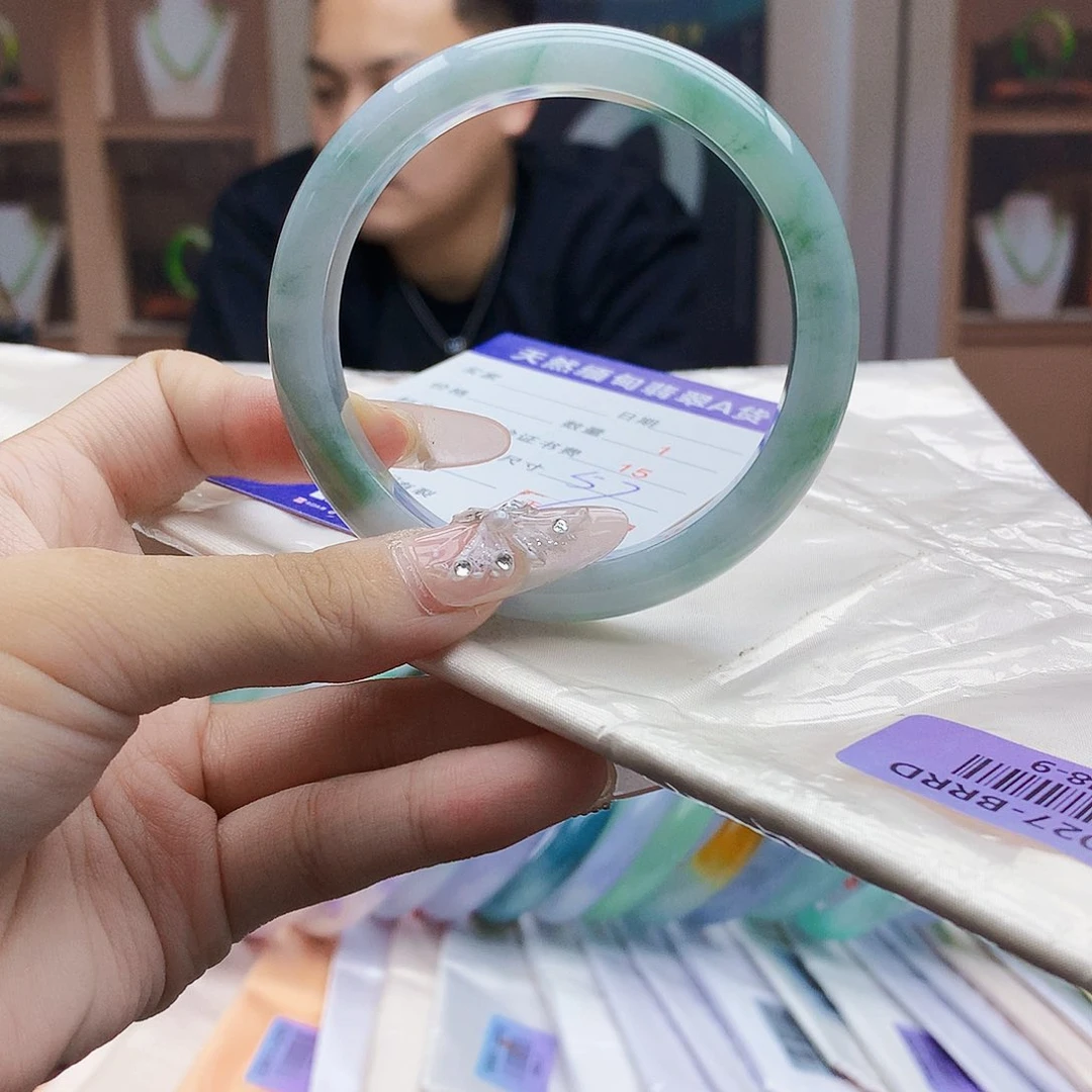 翡翠手镯未镶嵌567888888888899998