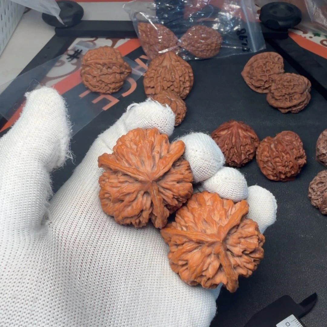 国***帅吊坠桃核秦岭大花三棱核桃