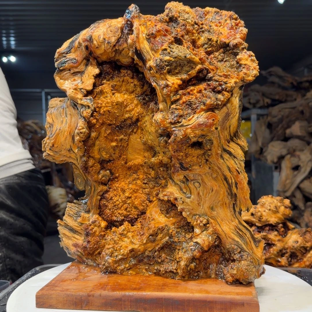 梅***酷木王一刀琥珀木摆件73