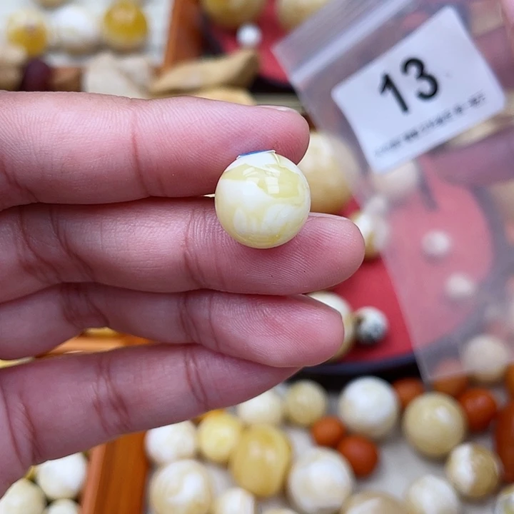 蜜蜡未镶嵌珠宝奇石水线14