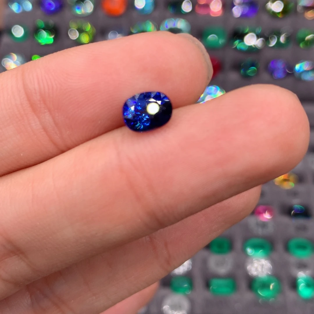 蓝宝石裸石未镶嵌