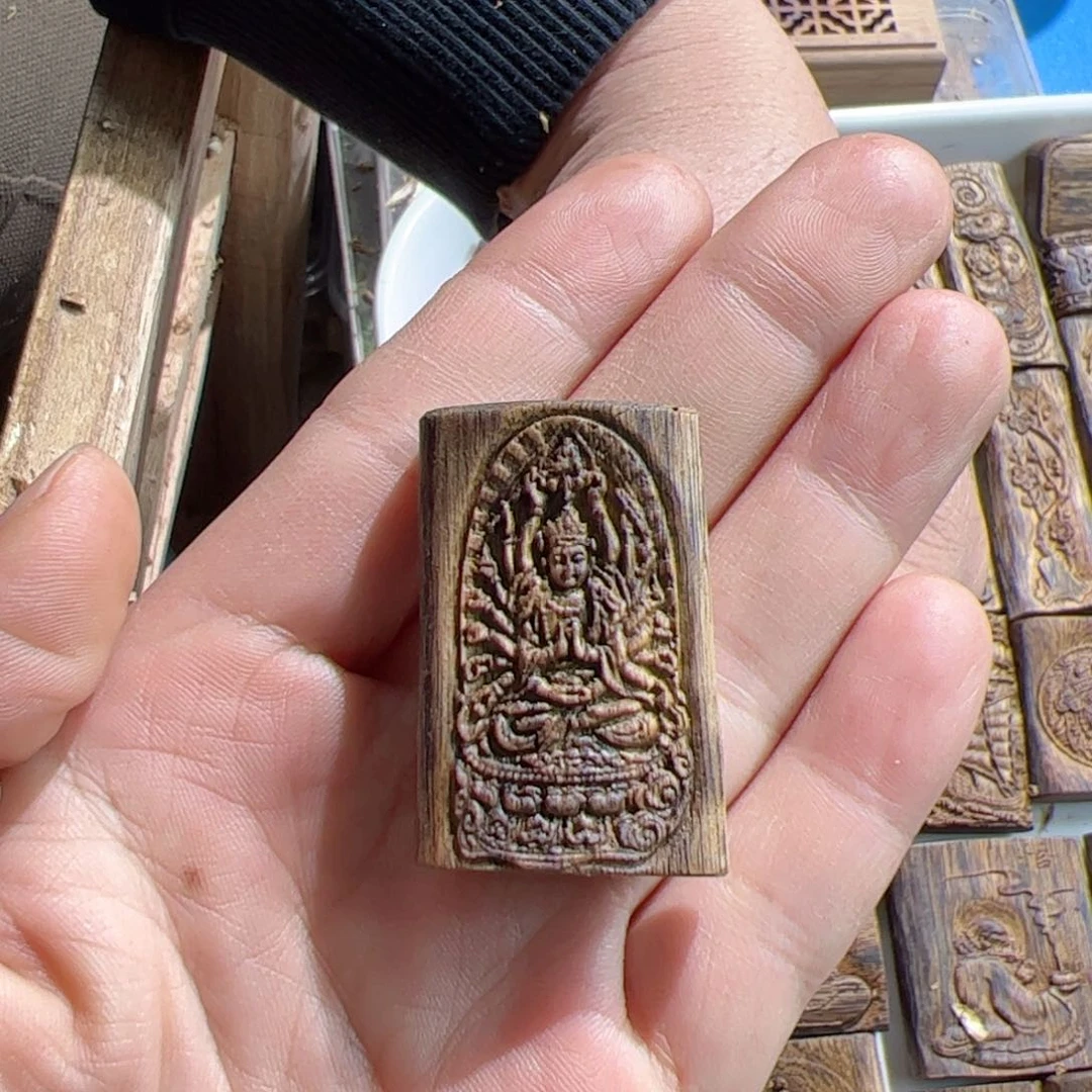 沉香吊坠白棋千手4.6克