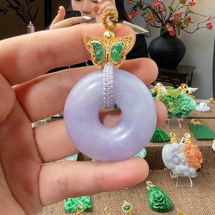 翡翠未镶嵌吊坠(赠链)