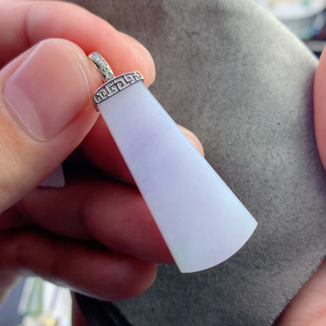 翡翠未镶嵌颈饰无事牌