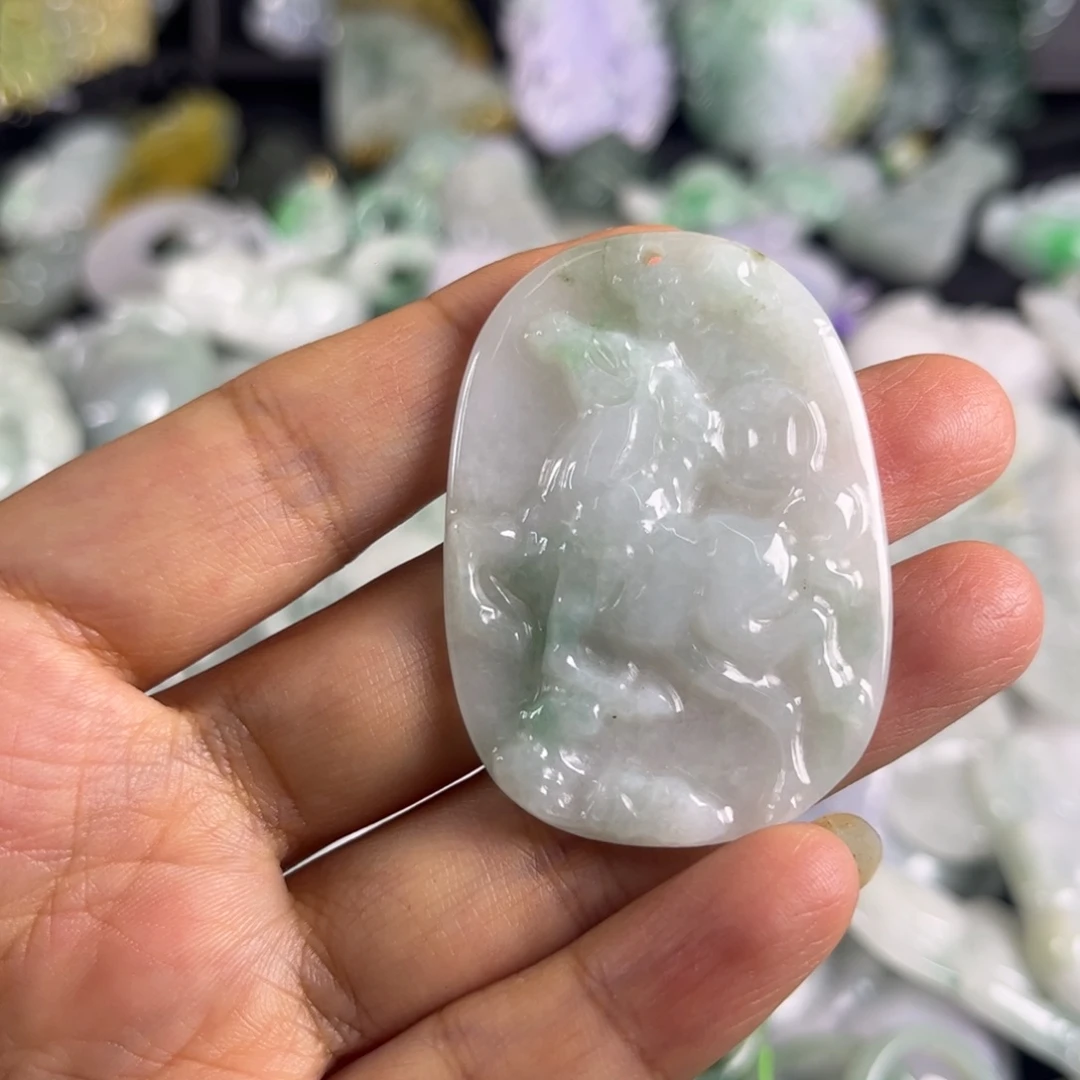 翡翠未镶嵌吊坠(不含链)瑕疵