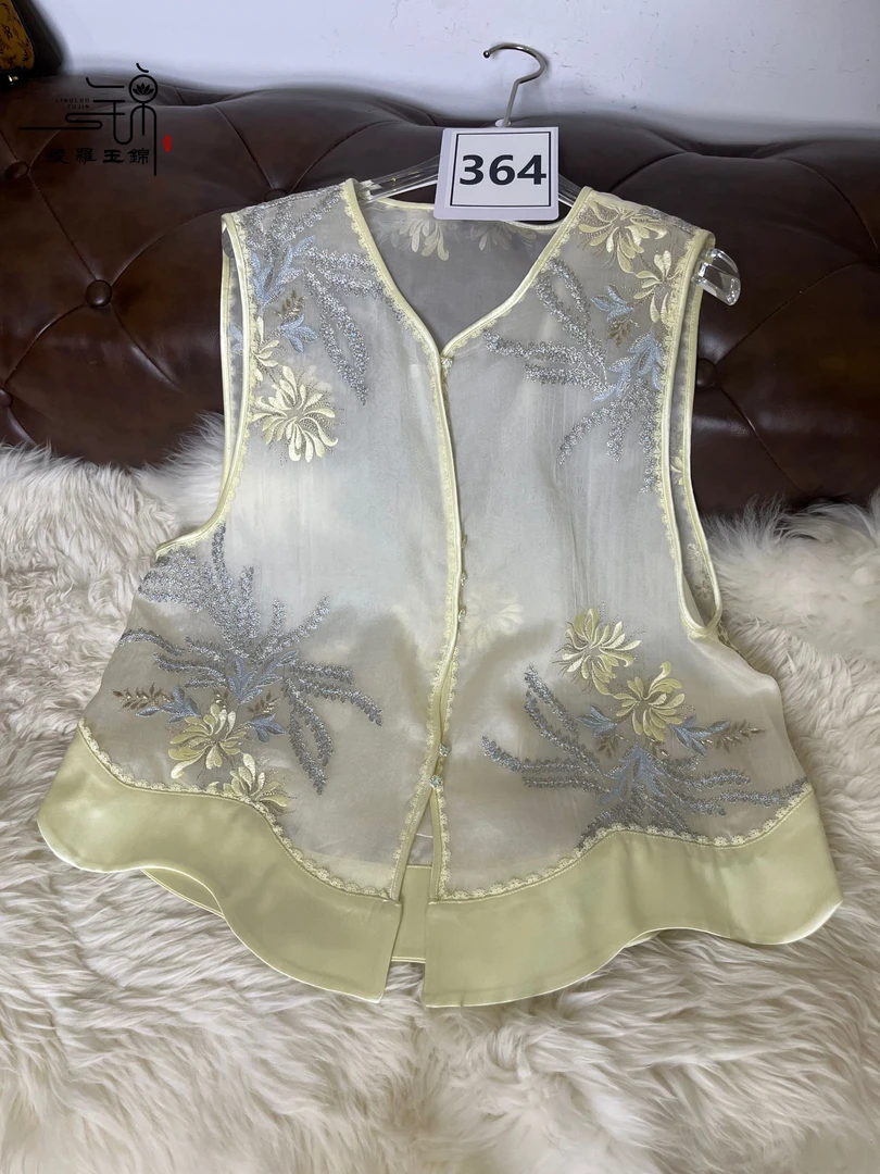 “364”桑蚕丝全幅重工金线刺绣马甲