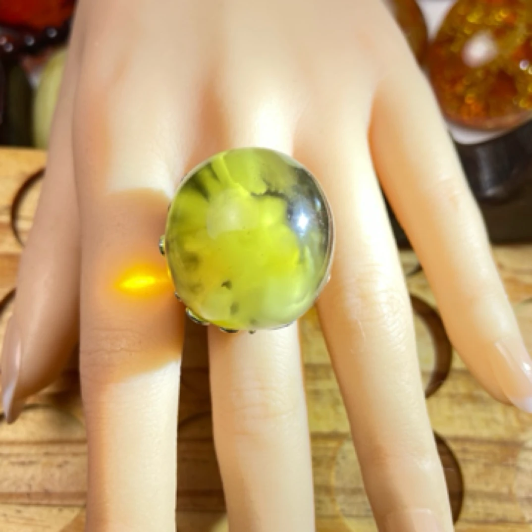 精美天然琥珀白花戒指