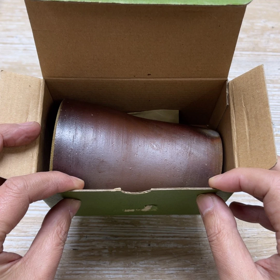 瓷片魔****?密密麻麻地排列着一个